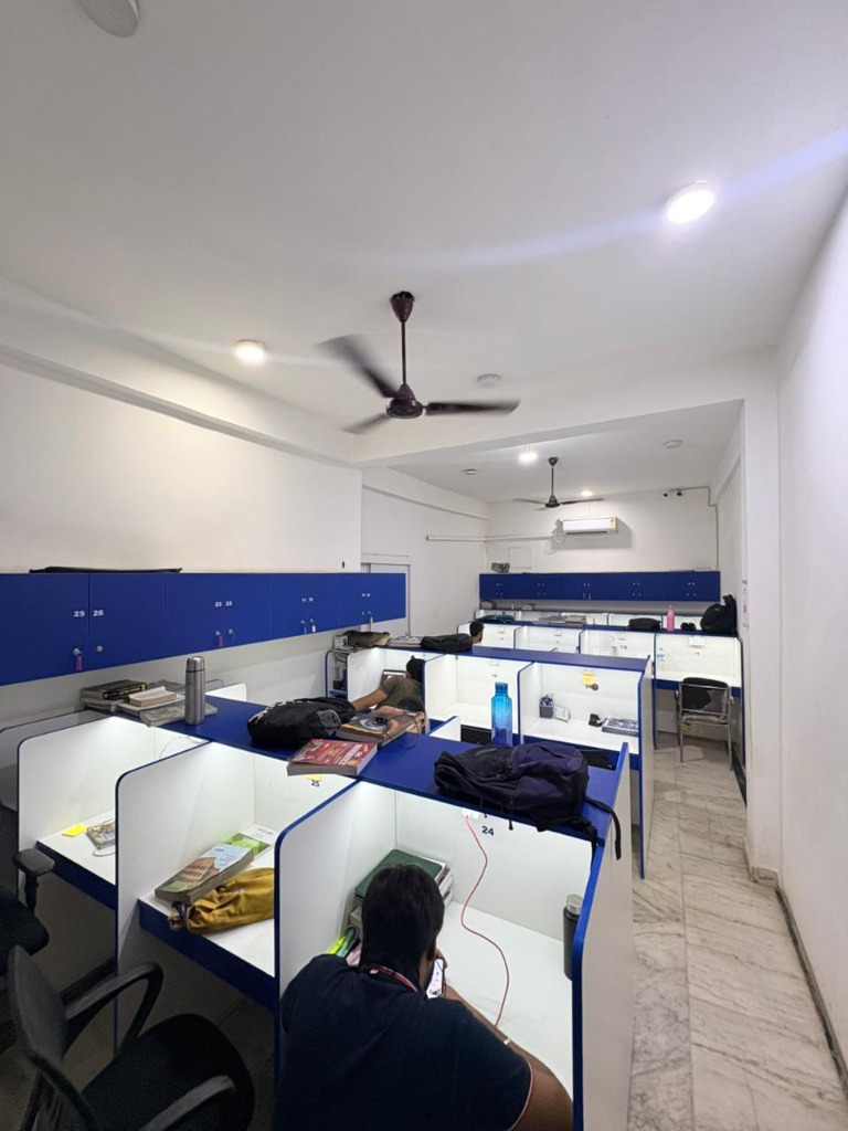Partitioned Desk Cubicles